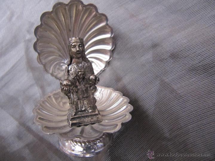 Antig&uuml;edades: PEQUE&Ntilde;A CONCHA DE METAL CON VIRGEN - Foto 1