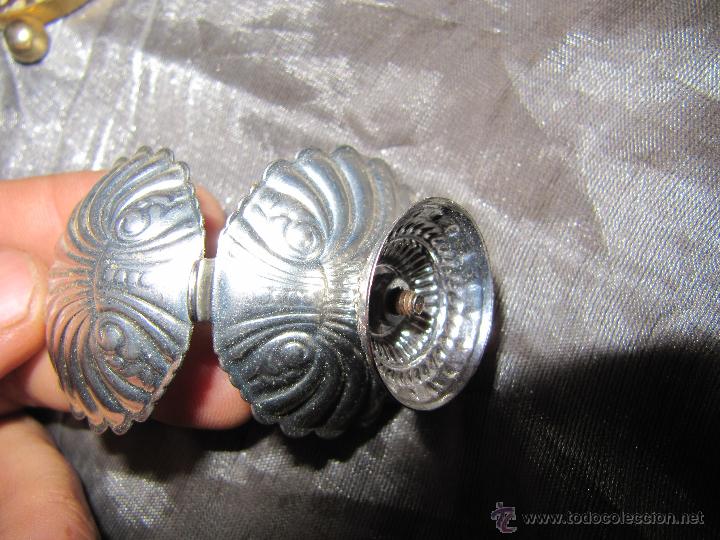 Antig&uuml;edades: PEQUE&Ntilde;A CONCHA DE METAL CON VIRGEN - Foto 2