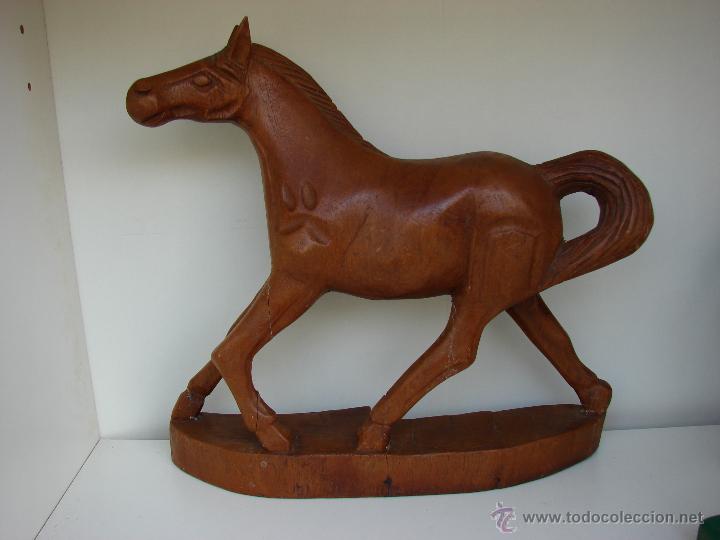Antig&uuml;edades: FIGURA DE CABALLO EN TALLA DE MADERA - Foto 1