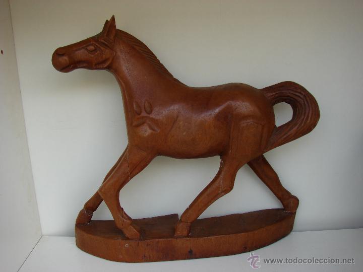 Antig&uuml;edades: FIGURA DE CABALLO EN TALLA DE MADERA - Foto 2