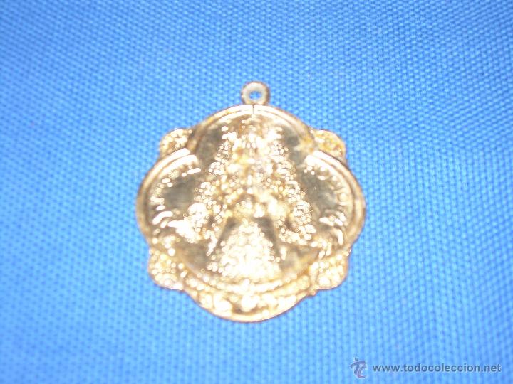 Antig&uuml;edades: MEDALLA DORADA DE LA VIRGEN DEL ROCIO - Foto 1
