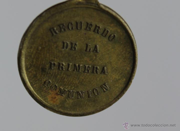 Antig&uuml;edades: M-99. MEDALLA EN BRONCE. RECUERDO DE LA 1&ordm; COMUNI&Oacute;N. - Foto 2