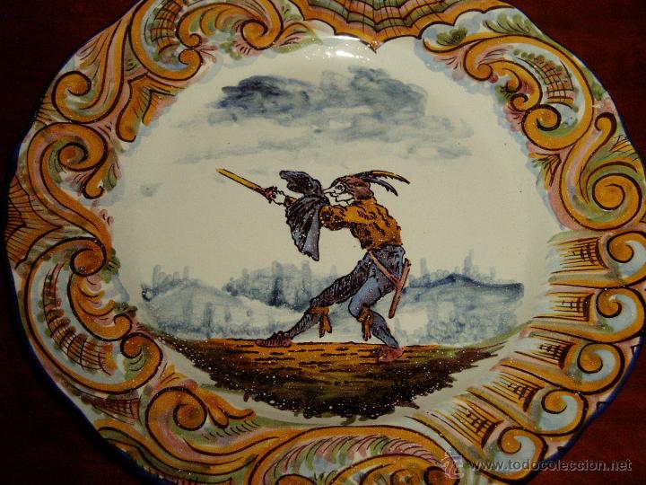 Antig&uuml;edades: Plato de Loza El Espadach&iacute;n - Foto 2