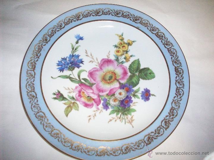 Antig&uuml;edades: PLATO DE LIMOGES CON FLORES .MARCAS EL LA BASE - Foto 1