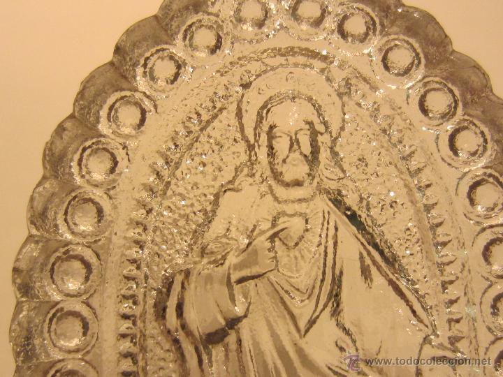 Antig&uuml;edades: benditera de cristal prensado - Foto 1