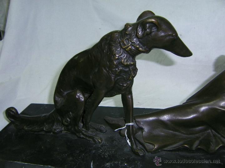 Antig&uuml;edades: BRONCE DE DAMA CON PERRO - Foto 3