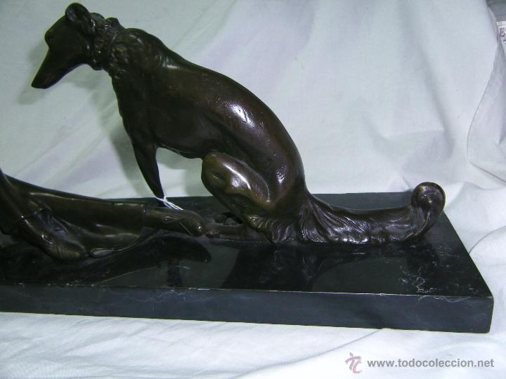 Antig&uuml;edades: BRONCE DE DAMA CON PERRO - Foto 4