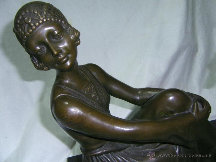 Antig&uuml;edades: BRONCE DE DAMA CON PERRO - Foto 6