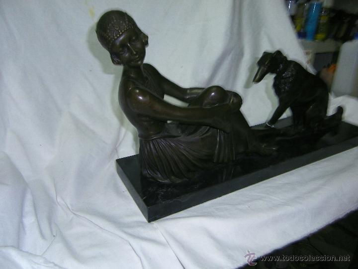 Antig&uuml;edades: BRONCE DE DAMA CON PERRO - Foto 9