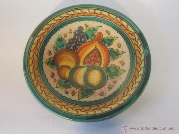 Antig&uuml;edades: PLATO EN CERAMICA FIRMADA - Foto 1