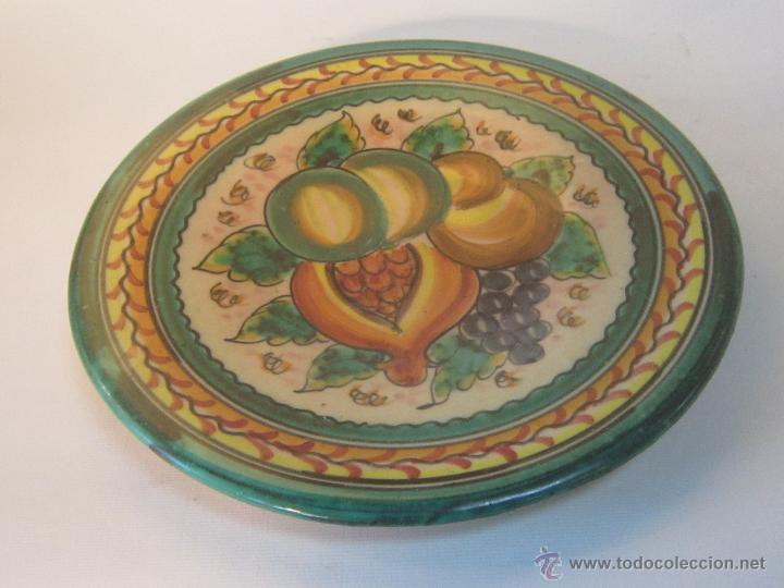 Antig&uuml;edades: PLATO EN CERAMICA FIRMADA - Foto 2