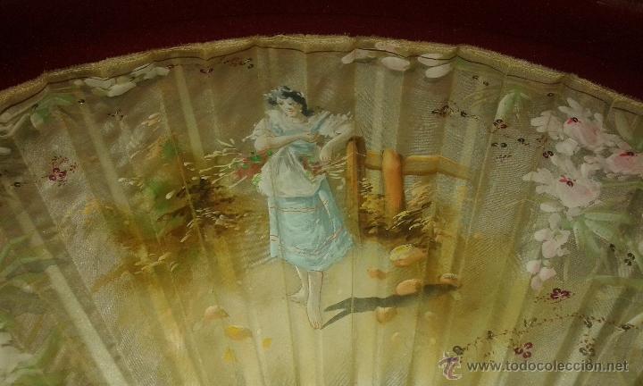 Antigüedades: Abanico enmarcado. Seda pintada a mano y hueso. Siglo XIX - XX. - Foto 5 - 48573642