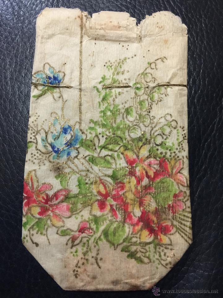 Antig&uuml;edades: Antigua bolsa para peladillas de bautizo o boda en papel crespon. Principios 1900. Mide 14x8cm