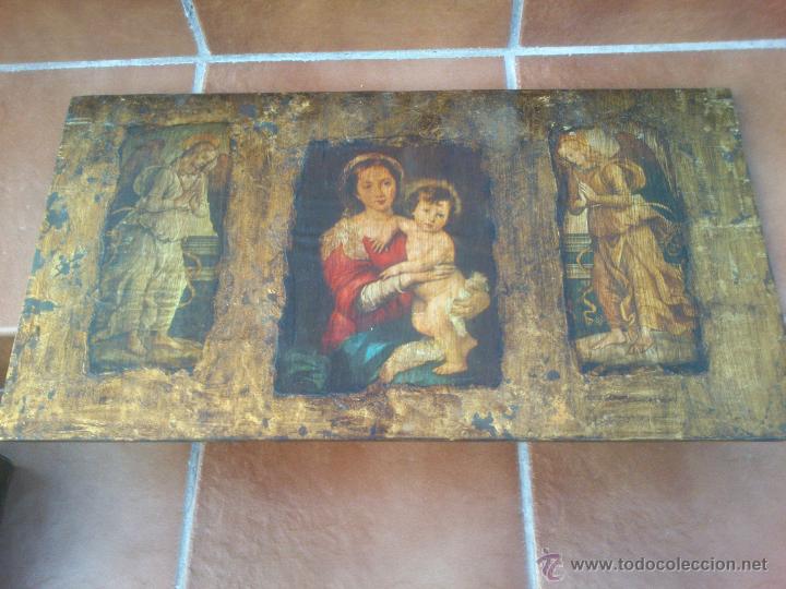 Antig&uuml;edades: TABLA EN DORADO CON ESCENAS RELIGIOSAS - Foto 1
