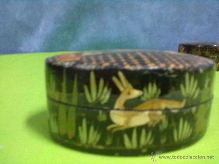 Antig&uuml;edades: CAJA OVALADA PAPIER MACHE ESCENA VISIRES - Foto 2