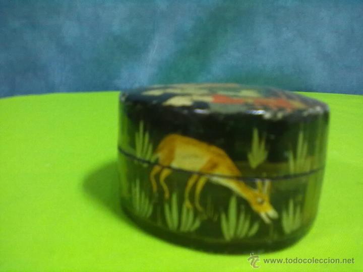 Antig&uuml;edades: CAJA OVALADA PAPIER MACHE ESCENA VISIRES - Foto 3