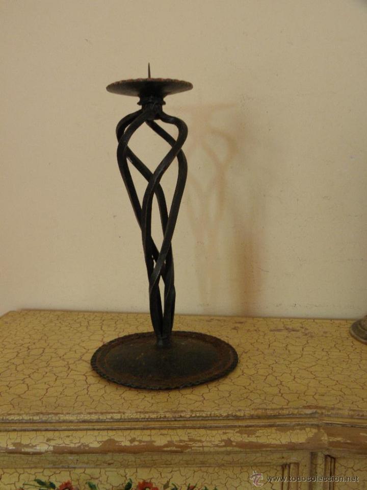 Antig&uuml;edades: Candelabro de forja negro n2 - Foto 3