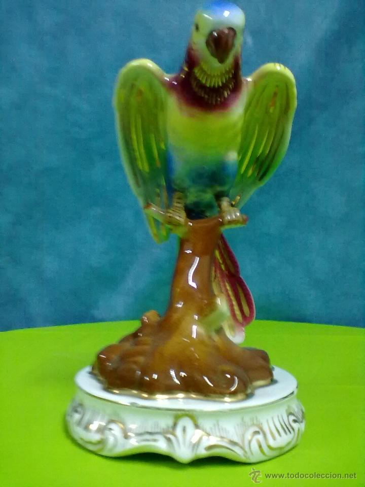 Antig&uuml;edades: COLORIDO LORO PORCELANA - Foto 1