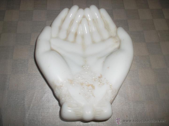 Antig&uuml;edades: preciosa mano modernista  en opalina - Foto 1