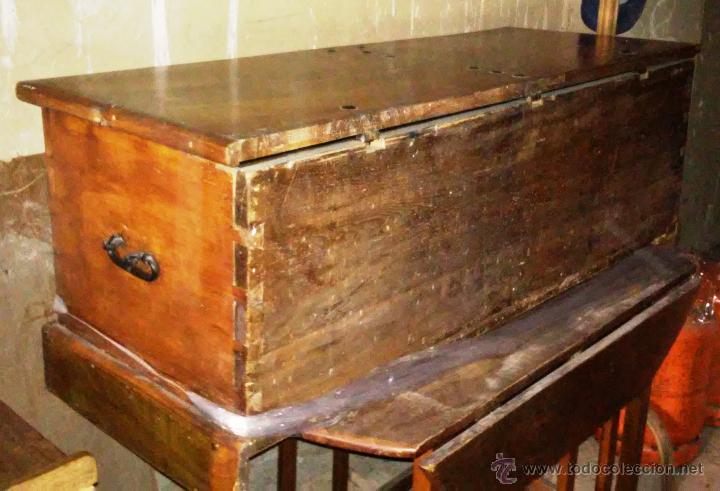 Antig&uuml;edades: Arca antigua de madera de nogal blanco - Foto 2