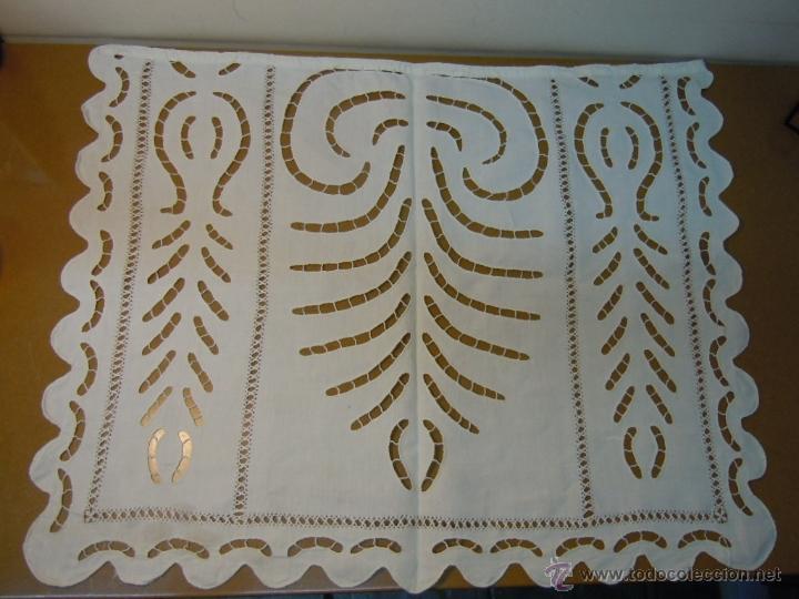 Antiques: TAPETE ANTIGUO DE ALGODON CON BORDADOS RICHELIEU
