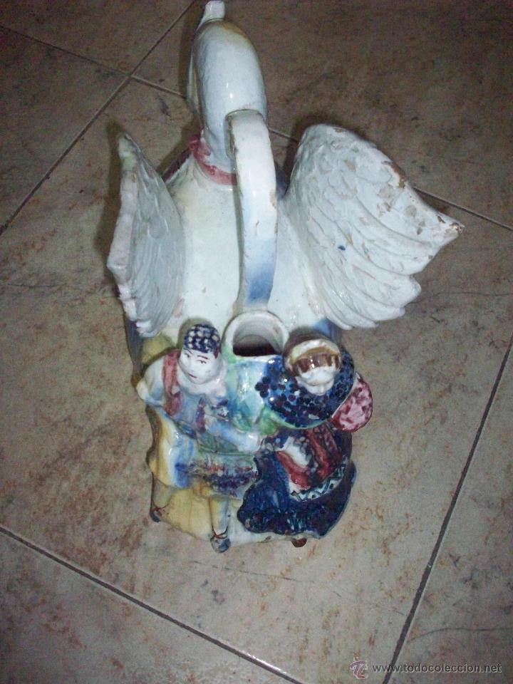 Antig&uuml;edades: BOTIJO RECUERDO DE VALENCIA CON CISNE Y FALLEROS - Foto 1