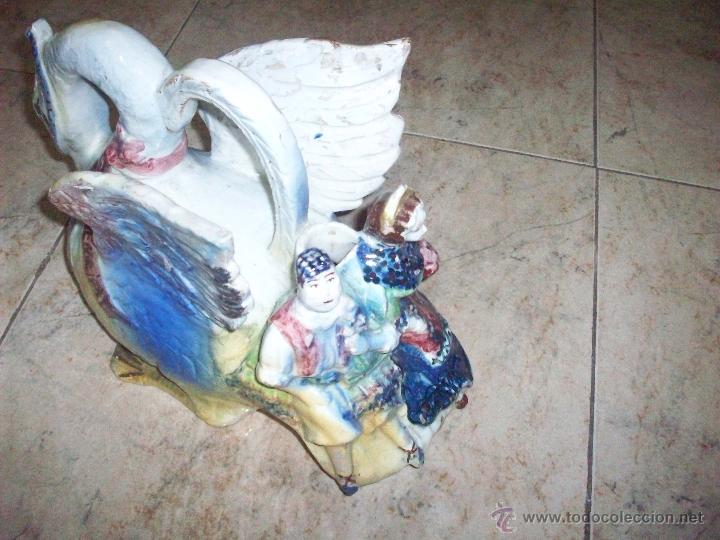 Antig&uuml;edades: BOTIJO RECUERDO DE VALENCIA CON CISNE Y FALLEROS - Foto 4