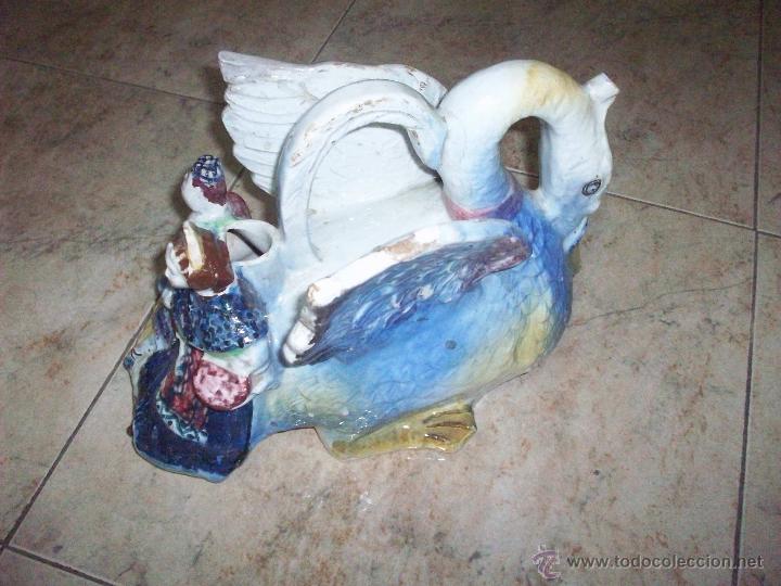 Antig&uuml;edades: BOTIJO RECUERDO DE VALENCIA CON CISNE Y FALLEROS - Foto 5