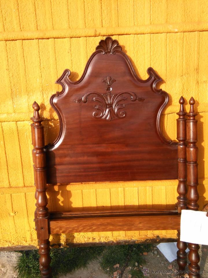 Antig&uuml;edades: Cama de madera maciza 1&acute;05 m - Foto 1