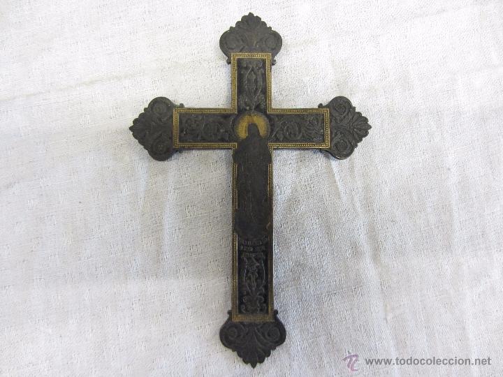Antig&uuml;edades: CRUZ CON IMAGEN DEL SAGRADO CORAZ&Oacute;N - Foto 1