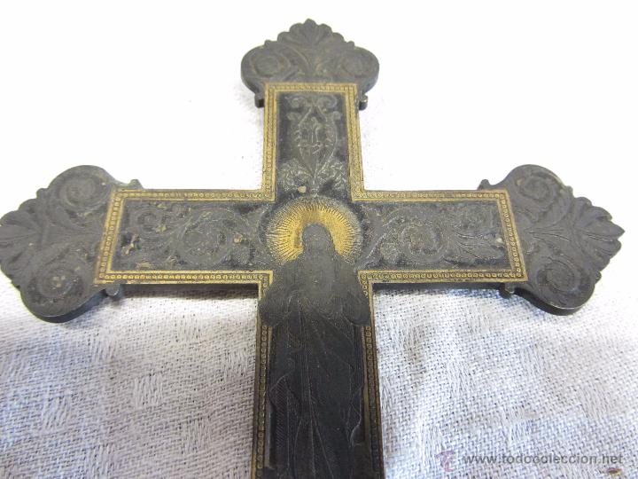 Antig&uuml;edades: CRUZ CON IMAGEN DEL SAGRADO CORAZ&Oacute;N - Foto 2