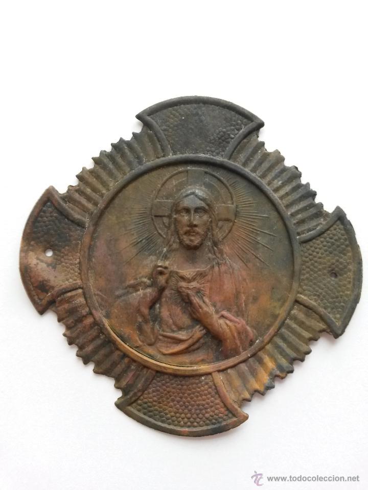Antig&uuml;edades: Chapa de puerta del corazon de jesus de 7,1 x 7,1 cms. - Foto 1