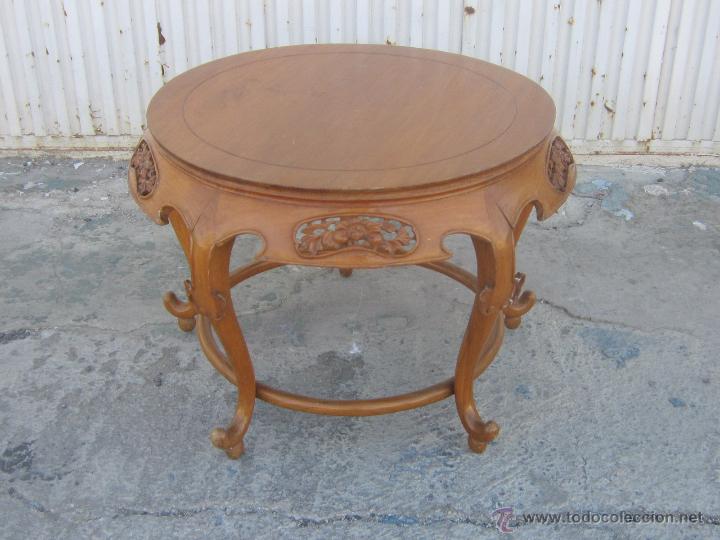 Antig&uuml;edades: MESA BAJA EN MADERA TALLADA - Foto 5
