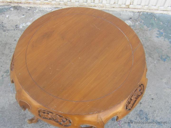 Antig&uuml;edades: MESA BAJA EN MADERA TALLADA - Foto 7