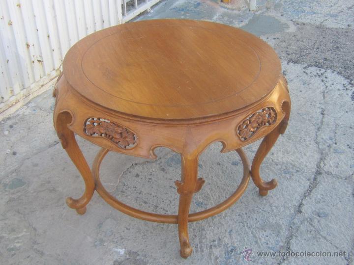 Antig&uuml;edades: MESA BAJA EN MADERA TALLADA - Foto 9