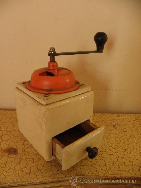Antiquit&eacute;s: Molinillo de cafe RZ en madera y plastico naranja - vintage