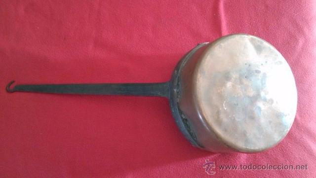 Antig&uuml;edades: ANTIGUO CAZO DE COBRE CON MANGO DE FORJA - Foto 1