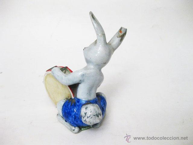 Antig&uuml;edades: CONEJO DE CERAMICA PINTADA TOCANDO EL TAMBOR - Foto 2