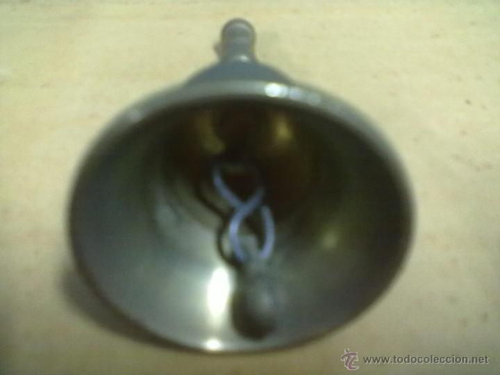 Antig&uuml;edades: PEQUE&Ntilde;A CAMPANILLA SERVICIO BRONCE - Foto 3