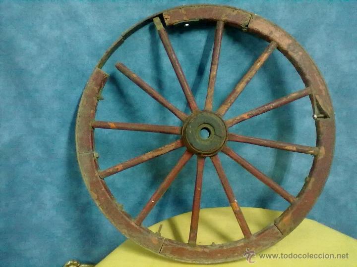 Antig&uuml;edades: RUEDA RADIOS CARRO CARRETA - Foto 2