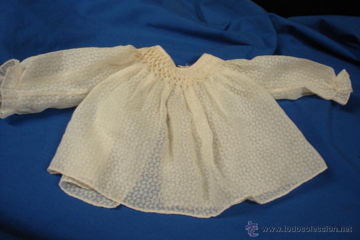 Antig&uuml;edades: CAMISA DE BEBE CON NIDO DE ABEJA N&ordm; 2 - Foto 1