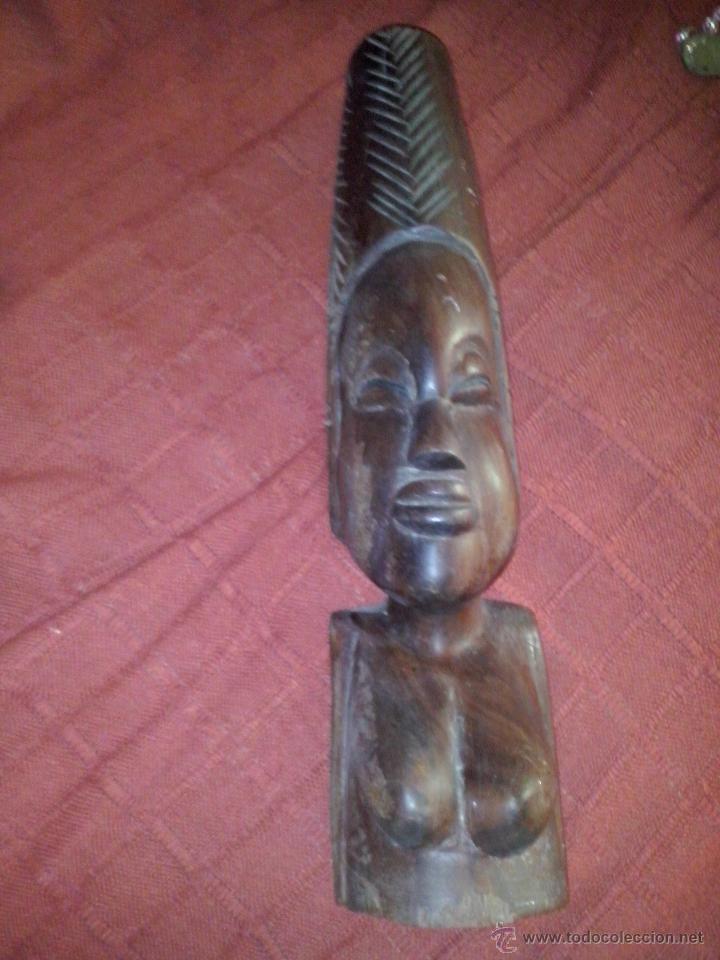 Antig&uuml;edades: Talla torso mujer africana en madera noble mide 37 cms de altura