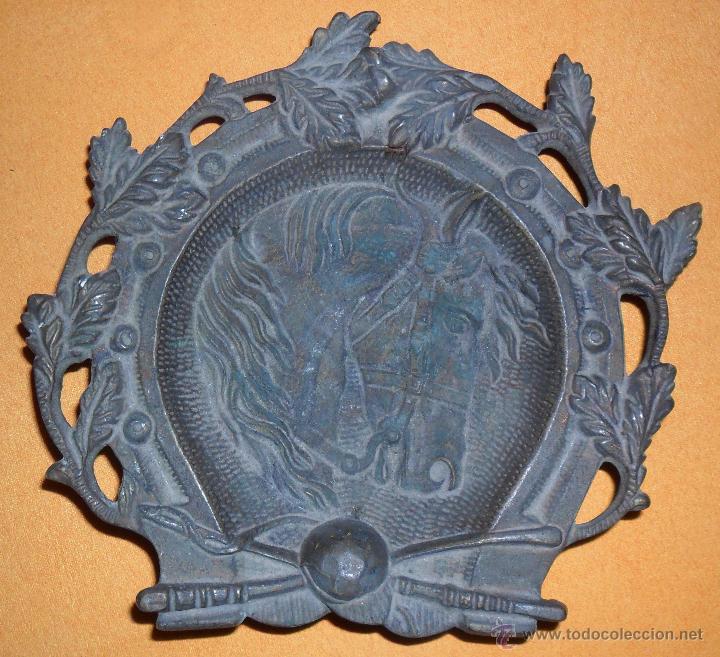 Antig&uuml;edades: Antigua bandeja metal - Foto 1