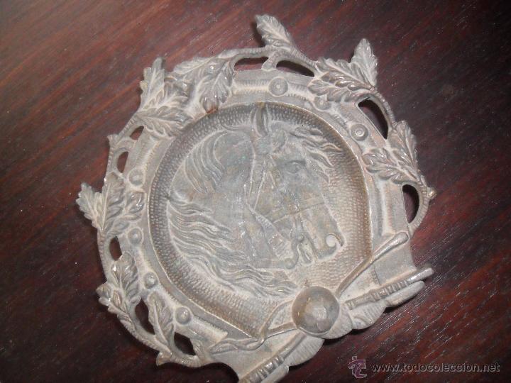 Antig&uuml;edades: Antigua bandeja metal - Foto 2
