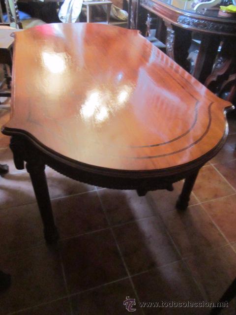Antig&uuml;edades: G Mesa de comedor en caoba con marqueteria y lazos - Foto 8