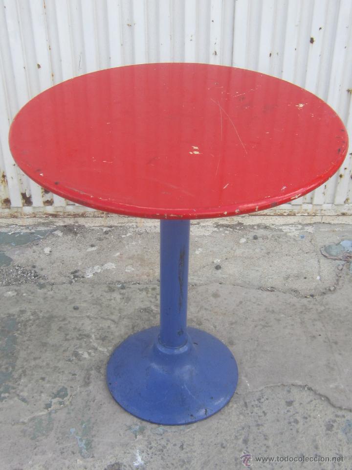 Antig&uuml;edades: mesa en hierro repintado con tablero de madera - Foto 2