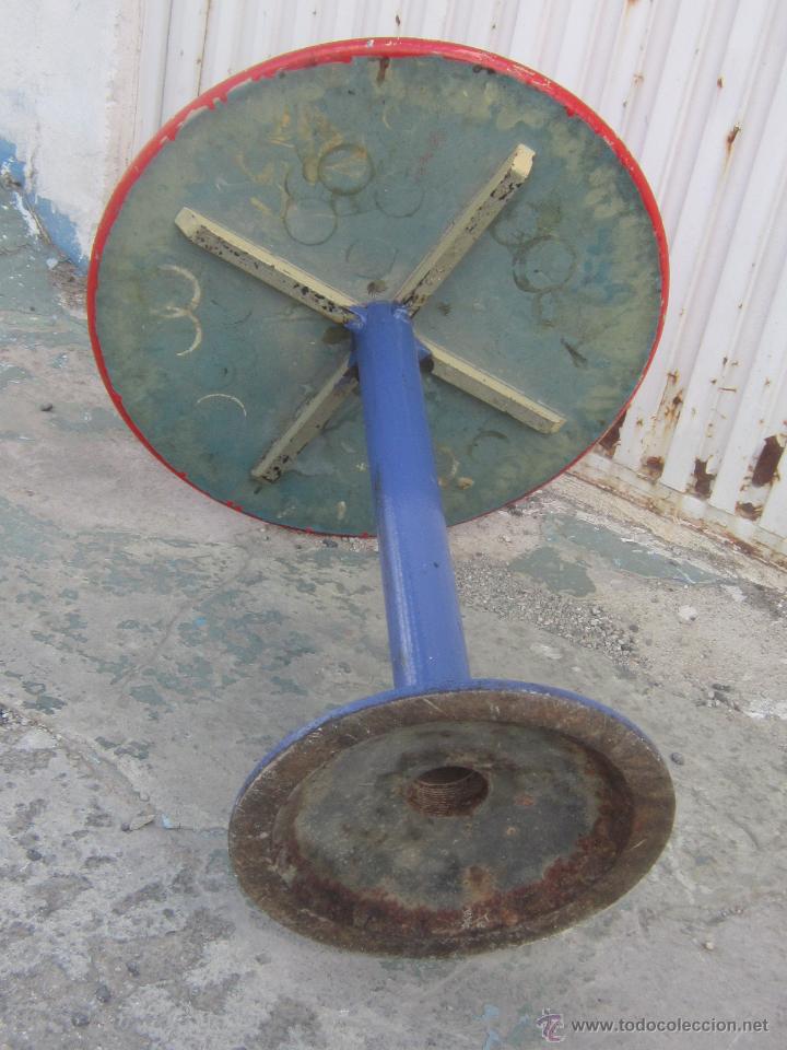 Antig&uuml;edades: mesa en hierro repintado con tablero de madera - Foto 3