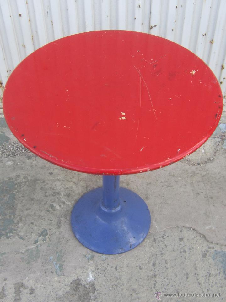 Antig&uuml;edades: mesa en hierro repintado con tablero de madera - Foto 4