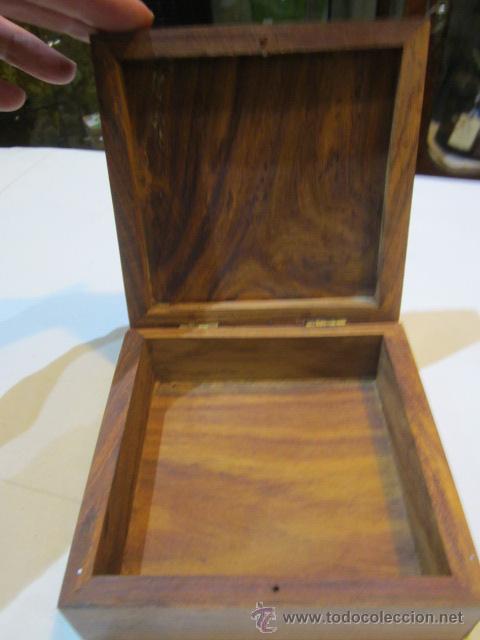 Antig&uuml;edades: Preciosa caja de varias maderas cuadrada. - Foto 4