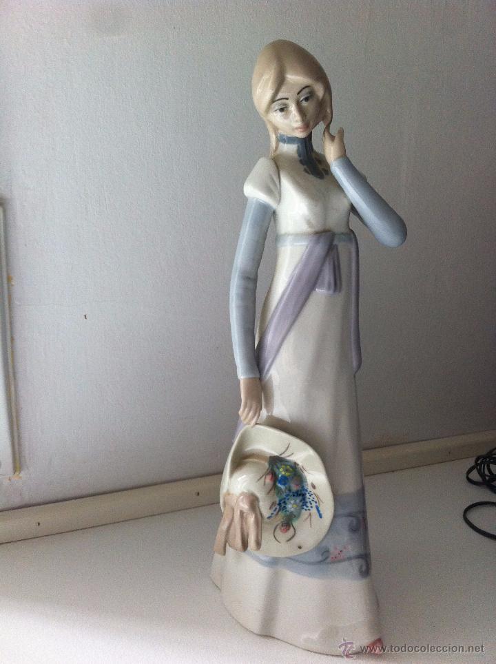 Antig&uuml;edades: Figura de porcelana - Foto 1
